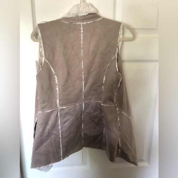 Altar’d State size small vest - Picture 4 of 5